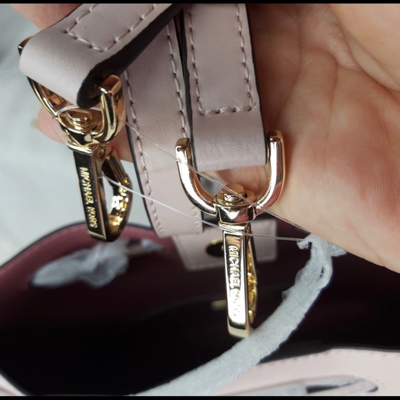 Michael Kors TRISTA MD Bucket Bag Leather - Picture 7 of 8